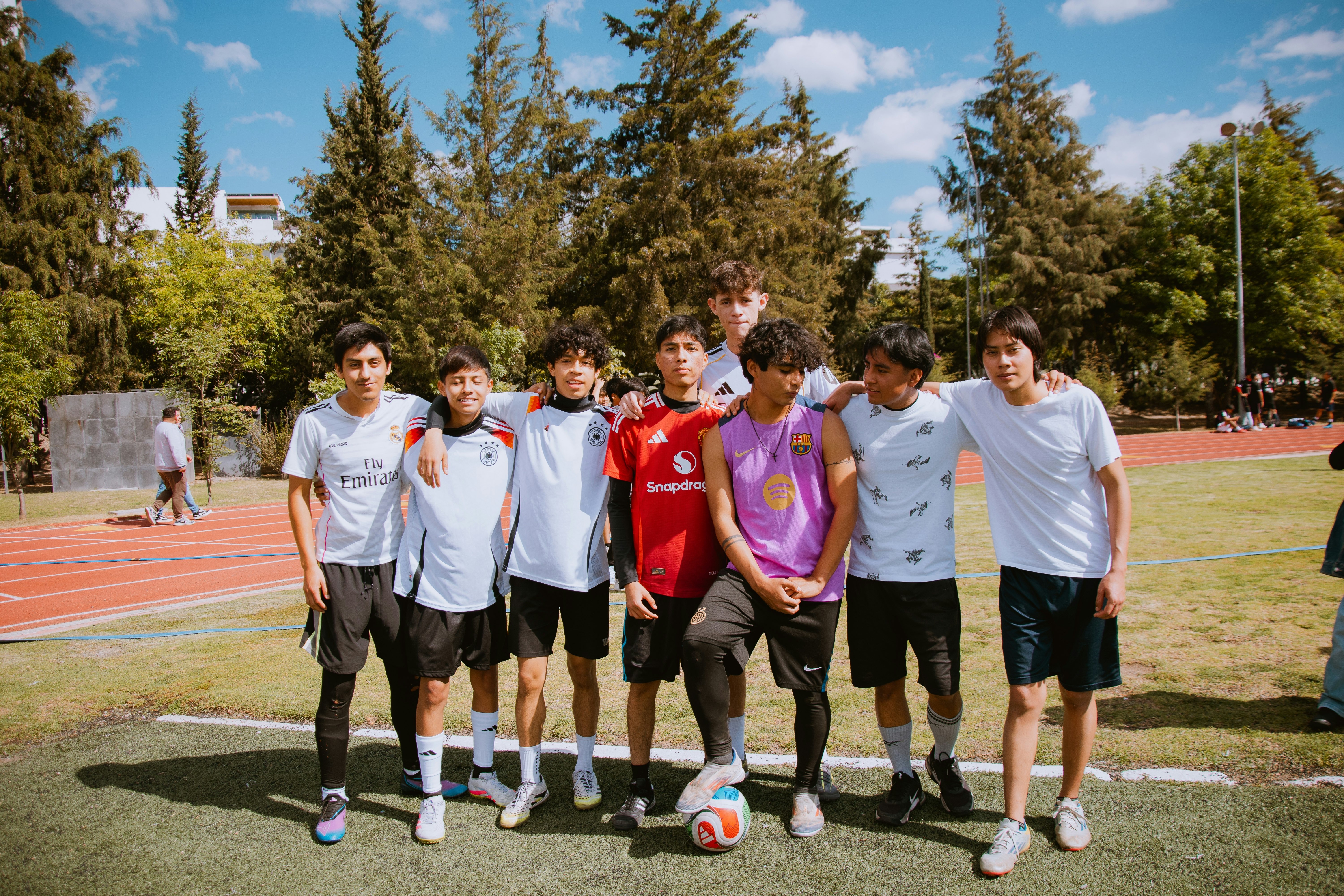 伊森帽出快攻 阿门爆扣秀弹跳天赋