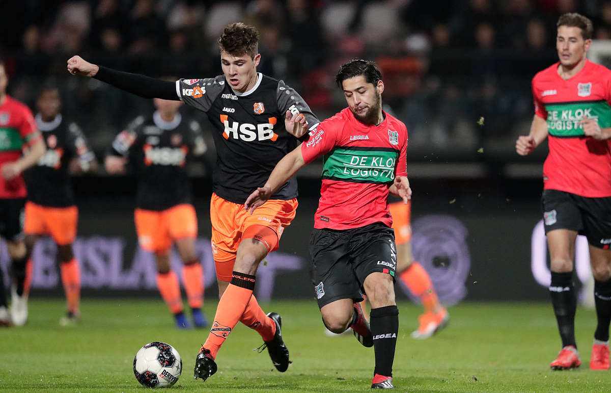 持在赛场上 持在赛场上